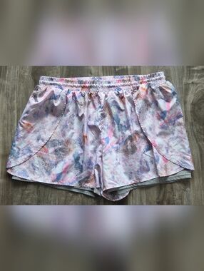 Abstract Print Relaxed Shorts in Pastel Pink and Blue